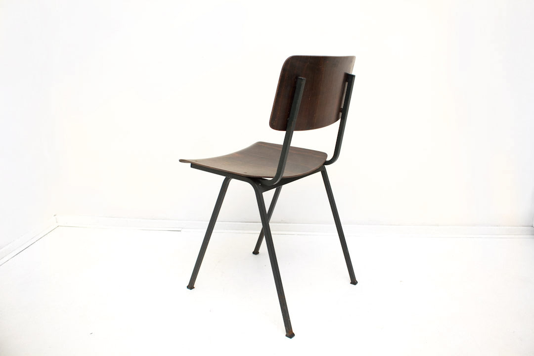 Donkerbruine schoolstoelen Marko Holland vintage
