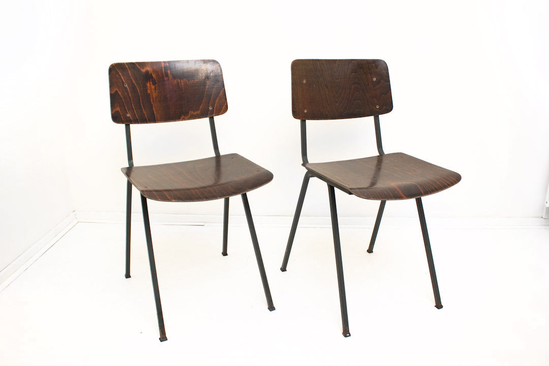 Donkerbruine schoolstoelen Marko Holland vintage