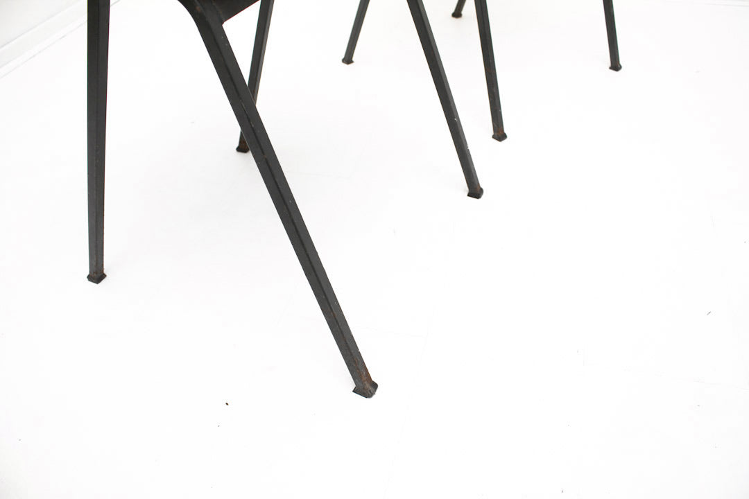 Donkerbruine schoolstoelen Marko Holland vintage