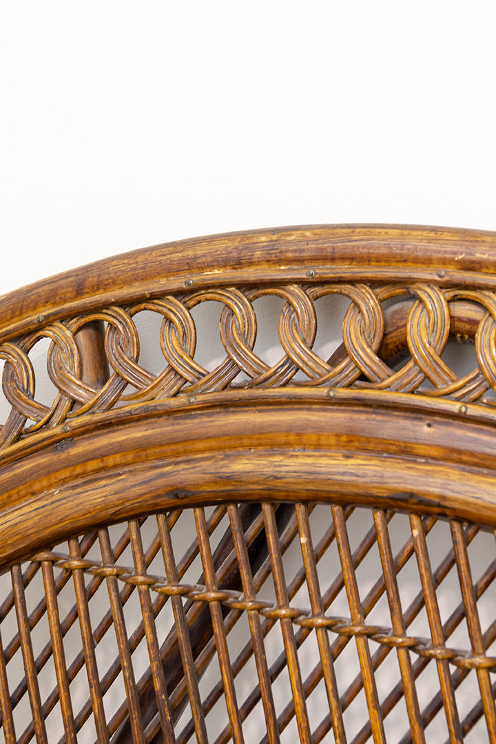 Donkere rotan stoel met seventies kussen