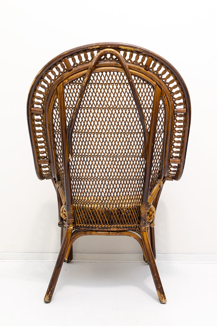 Donkere rotan stoel met seventies kussen
