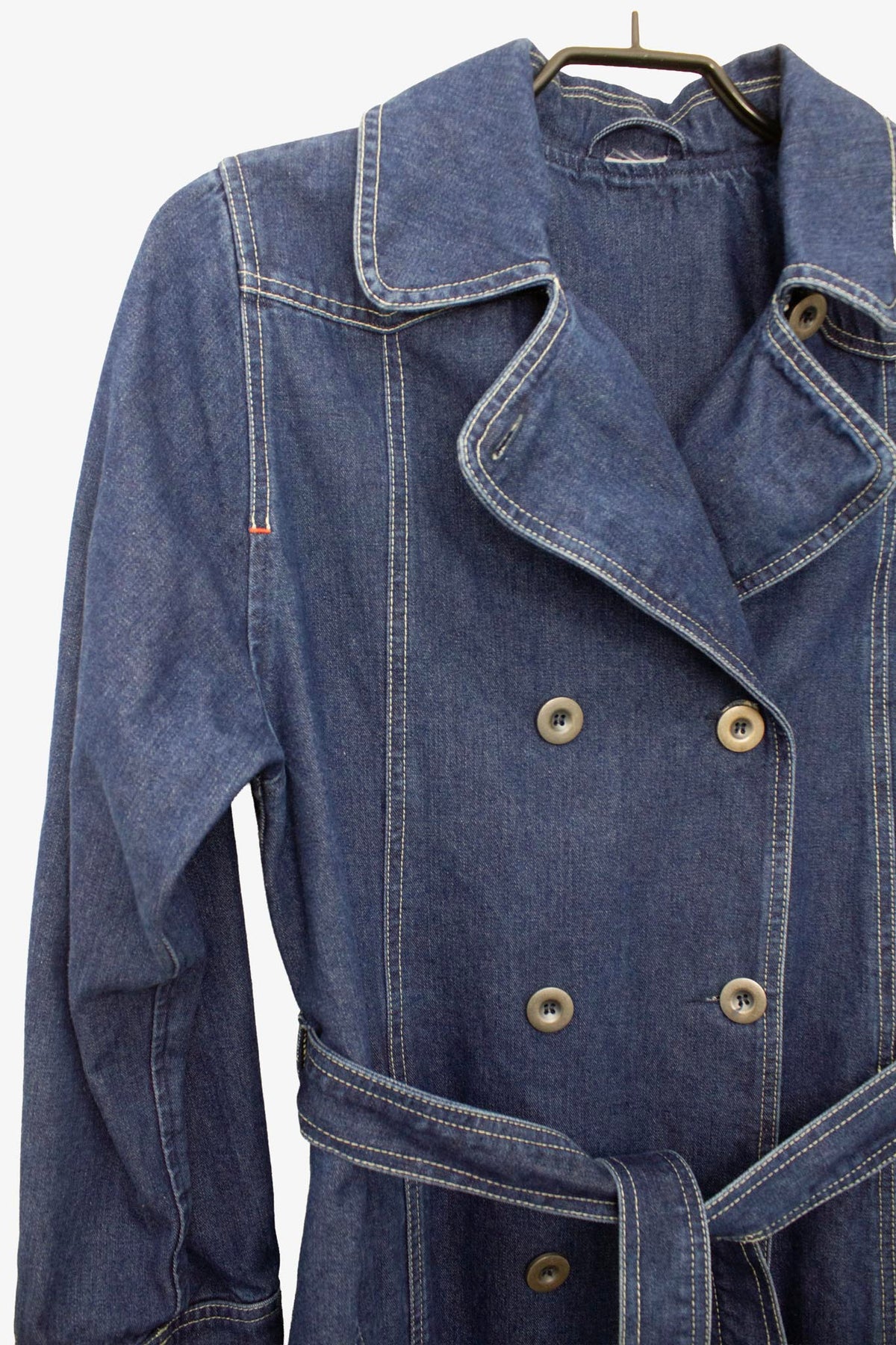 Double breasted Y2K denim trenchcoat met ceintuur