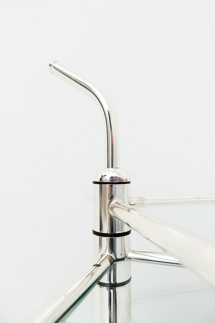 Draaibare glazen bijzettafel OMA-design met gietijzeren voet