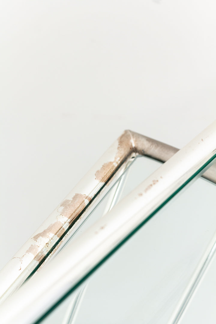 Draaibare glazen bijzettafel OMA-design met gietijzeren voet