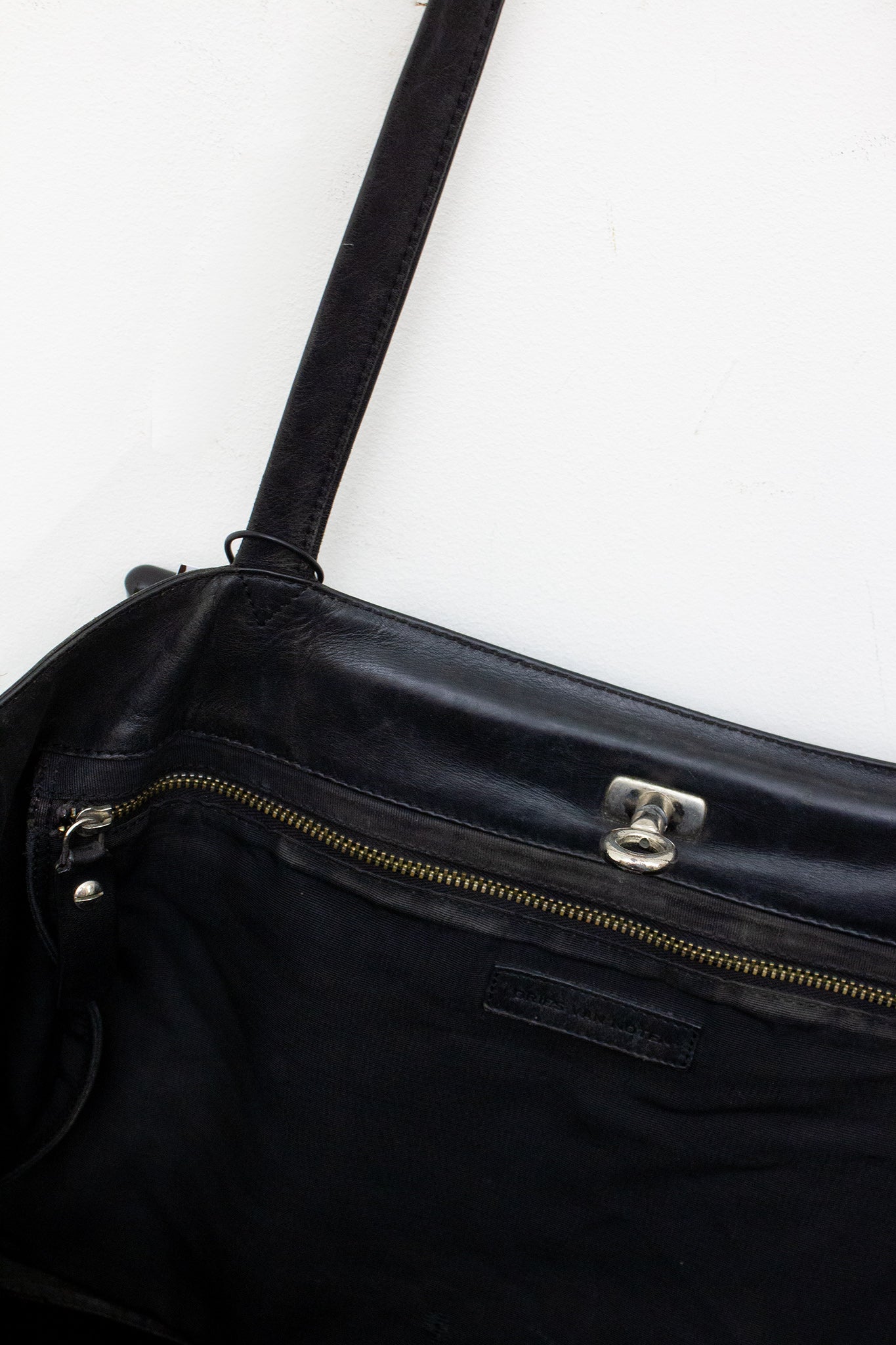 Oversized leren Dries van Noten tas met kroko detail