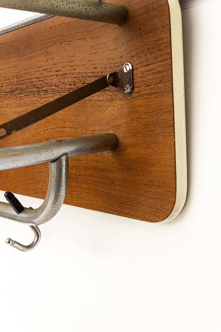 Dubbele wandkapstok jaren 60 teak-fineer met hoedenplank