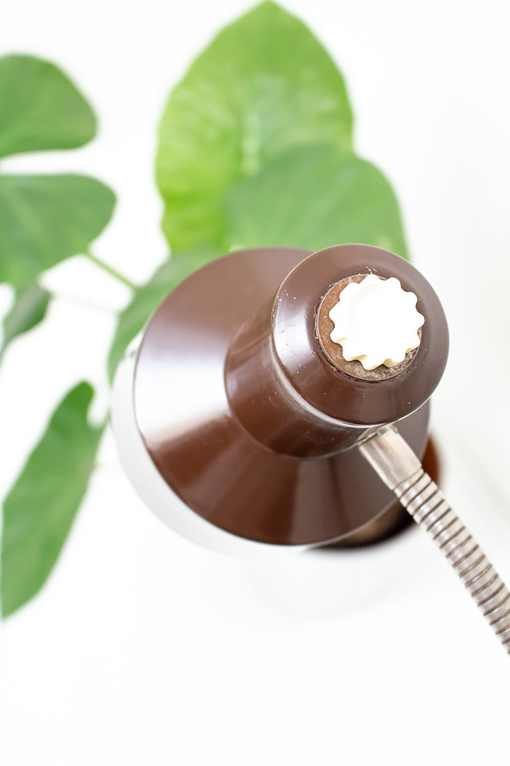 Elidus vintage vloerlamp met bruine metalen kap en verchroomde staander