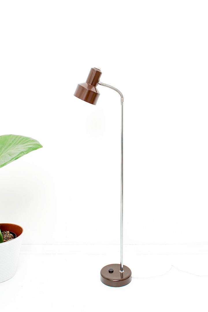 Elidus vintage vloerlamp met bruine metalen kap en verchroomde staander
