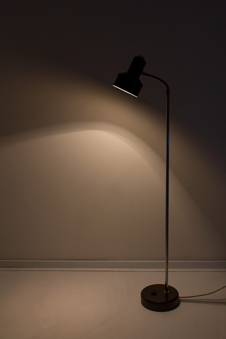 Elidus vintage vloerlamp met bruine metalen kap en verchroomde staander