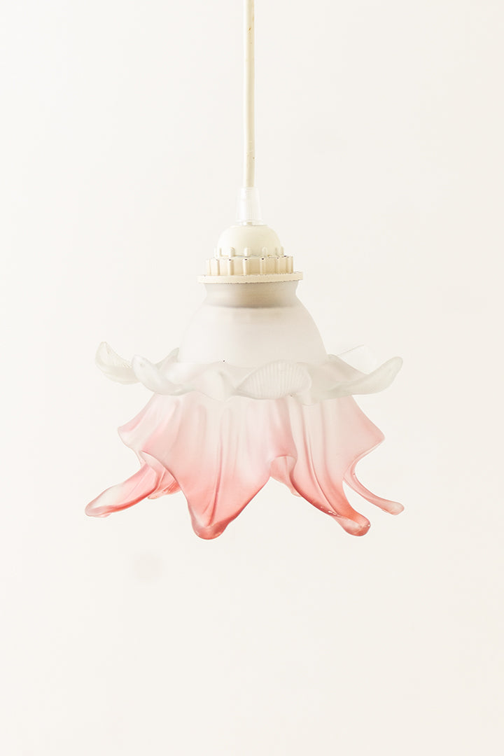 Franse glazen hanglamp bloem met roze ombre effect