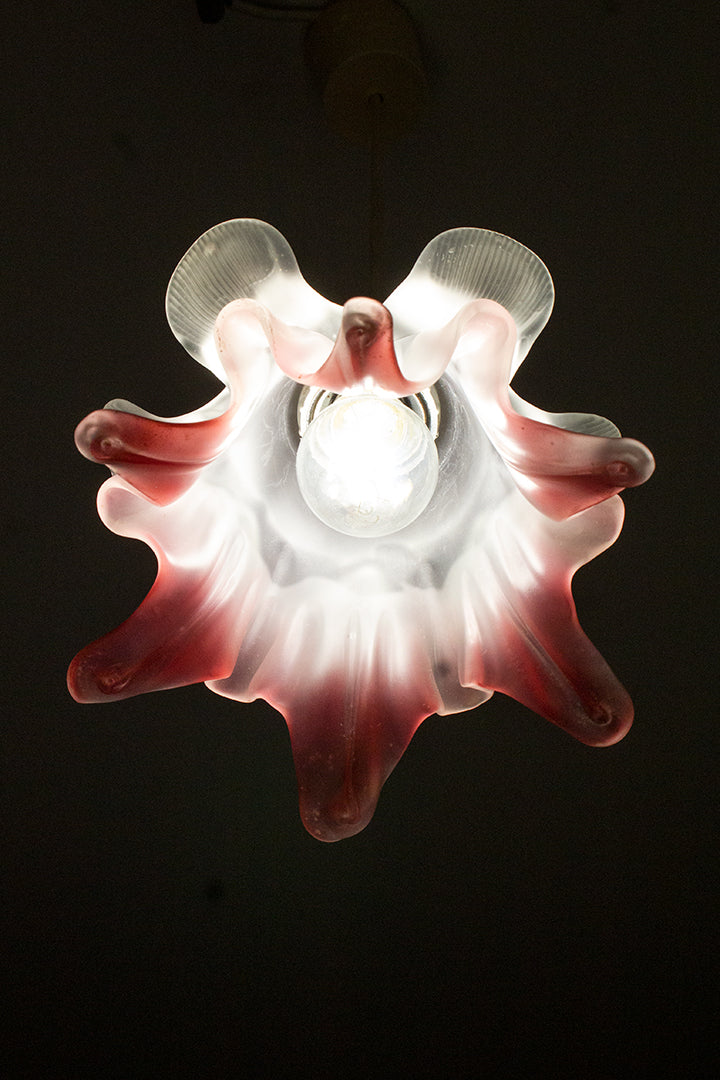 Franse glazen hanglamp bloem met roze ombre effect