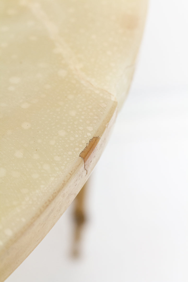 Franse marmeren bijzettafel met messing onderstel