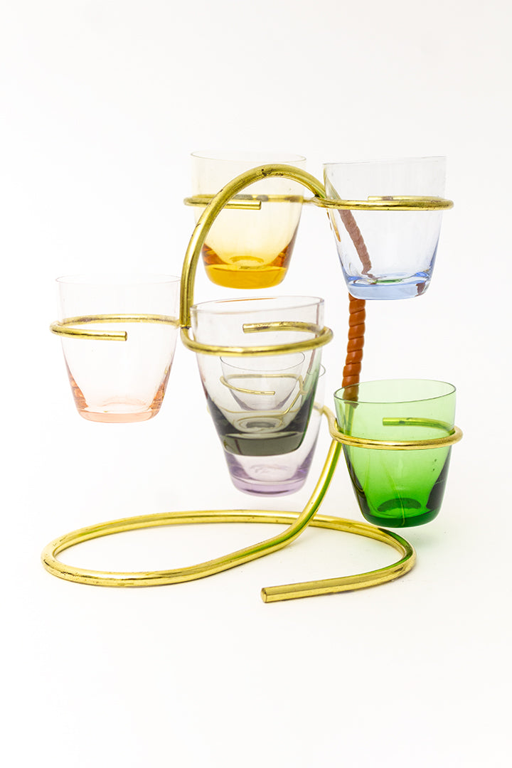 Gekleurde vintage shotglaasjes met messing standaard