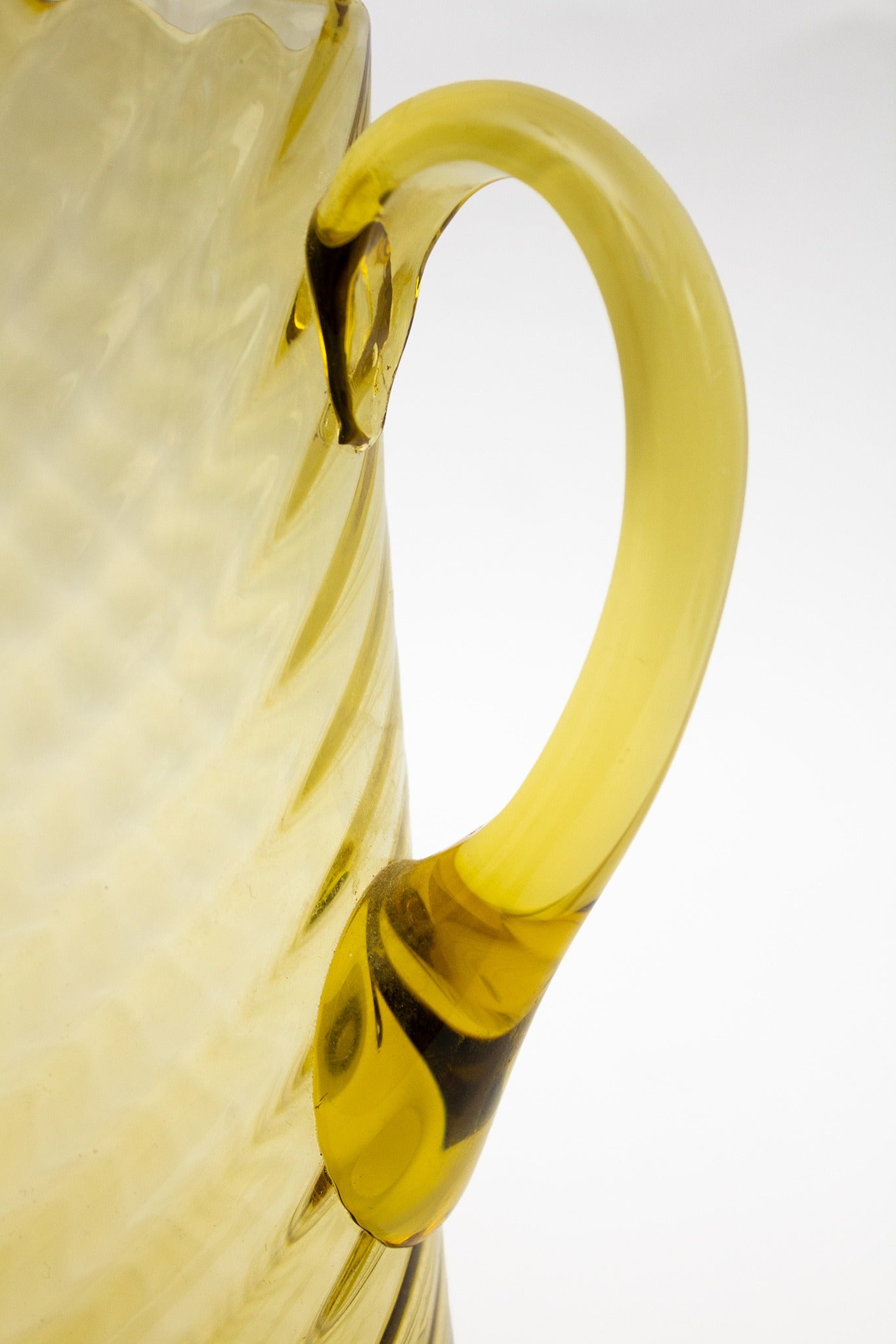 Gele twisted vintage Art Glass karaf