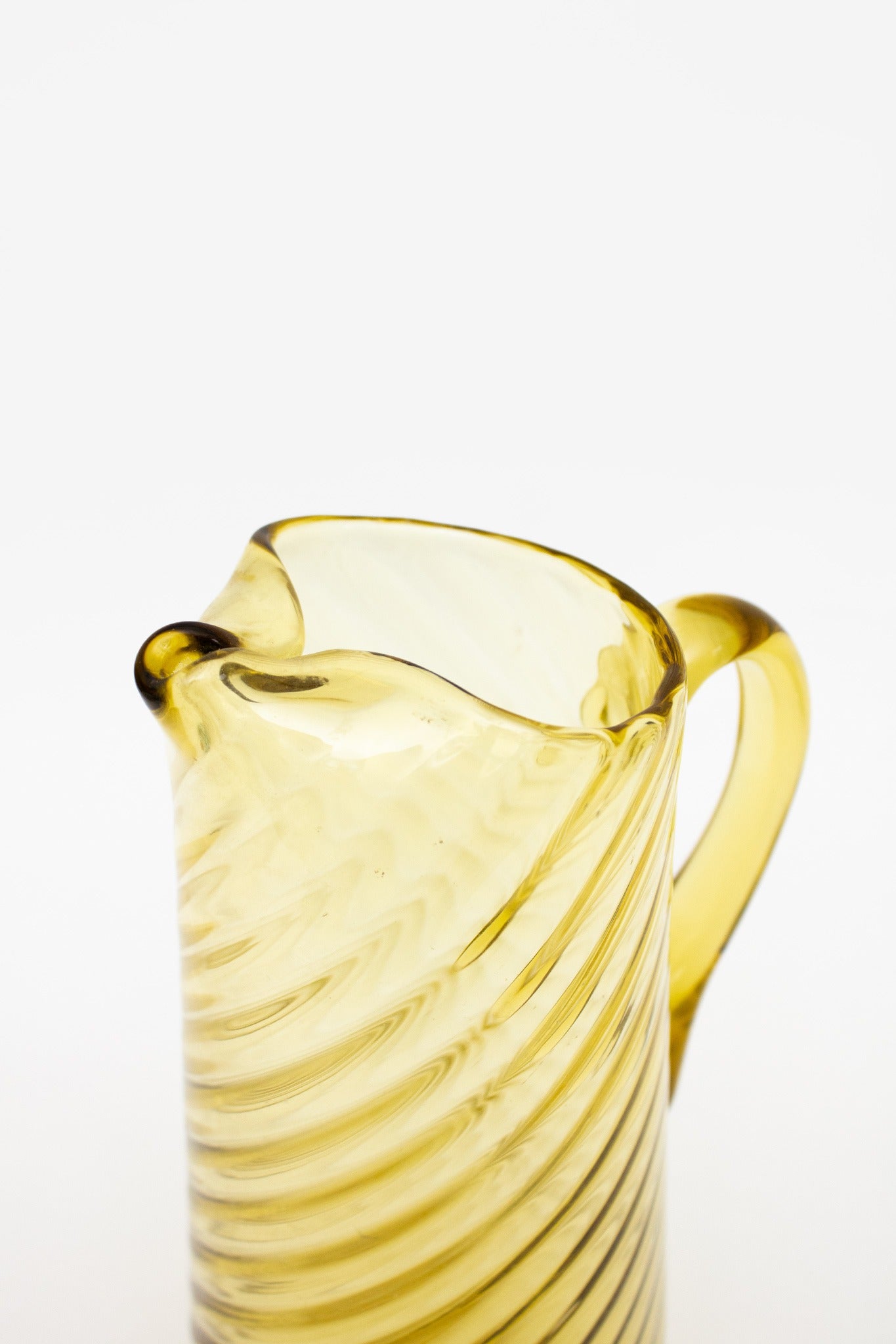 Gele twisted vintage Art Glass karaf