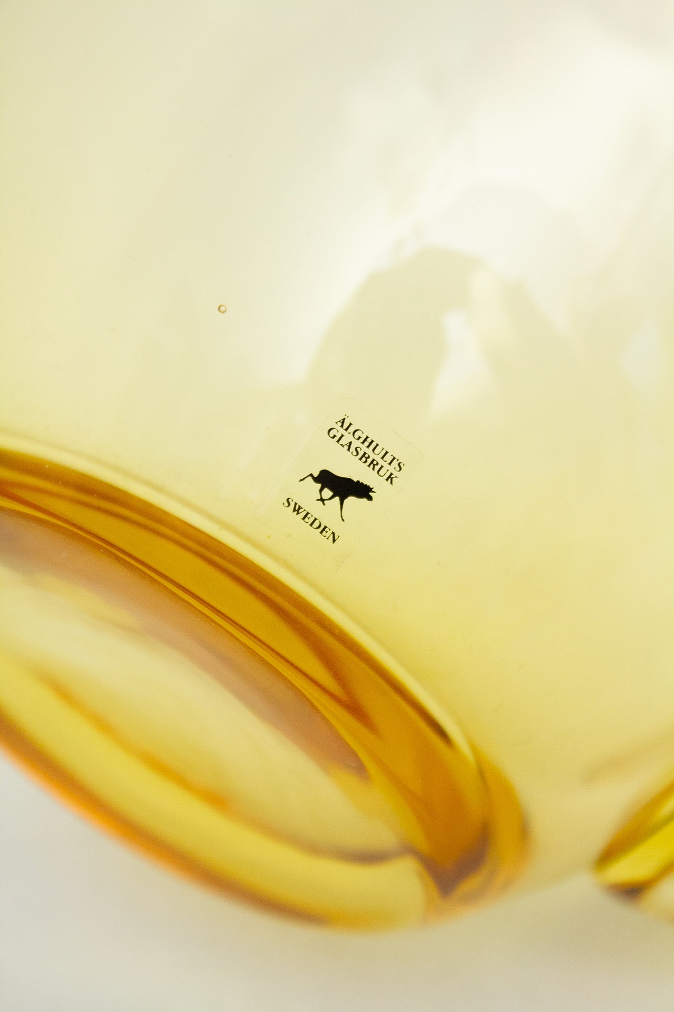 Gele vintage glazen ‘kanarie’ karaf