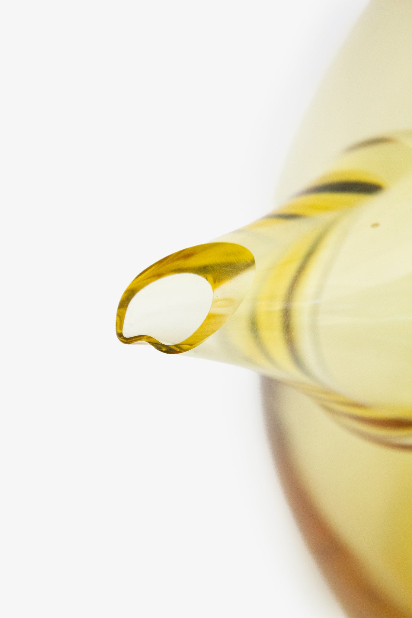 Gele vintage glazen ‘kanarie’ karaf