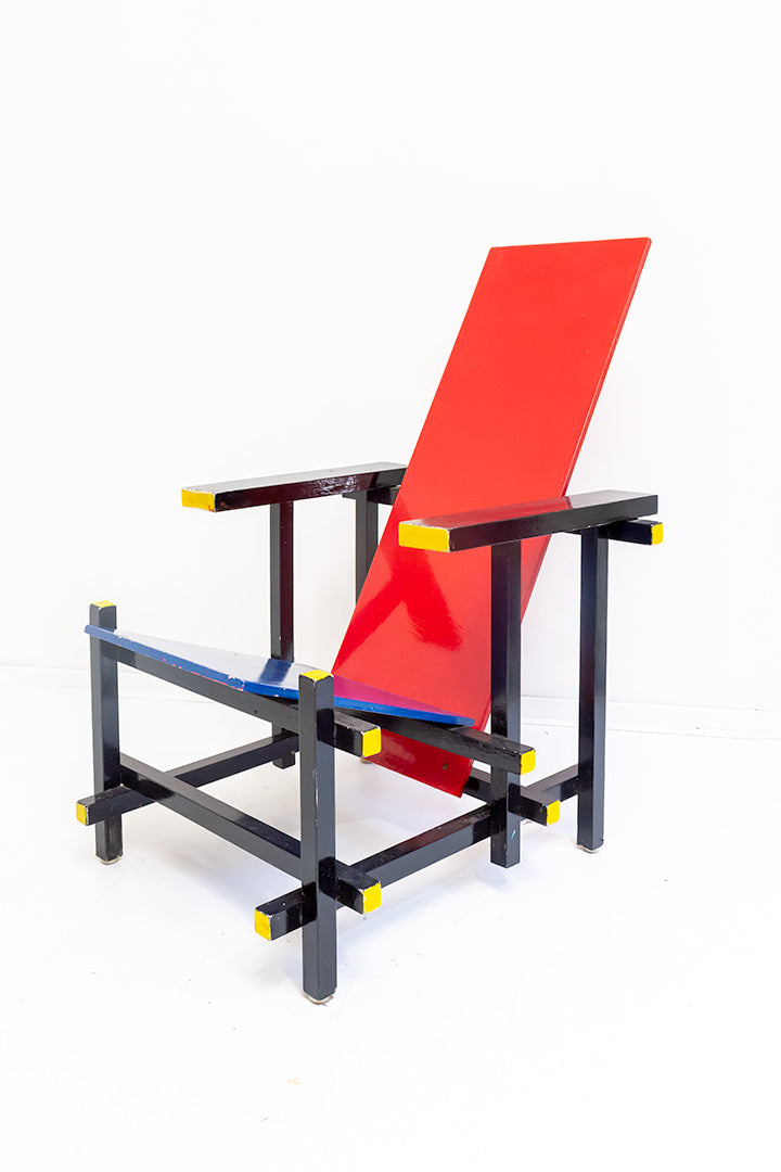Handgemaakte rood-blauwe houten Rietveld stoel de Stijl