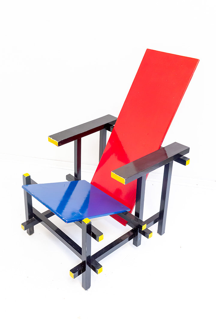 Handgemaakte rood-blauwe houten Rietveld stoel de Stijl