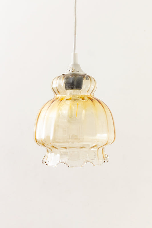 Glazen vintage hanglamp met golvende kap en parelmoer effect