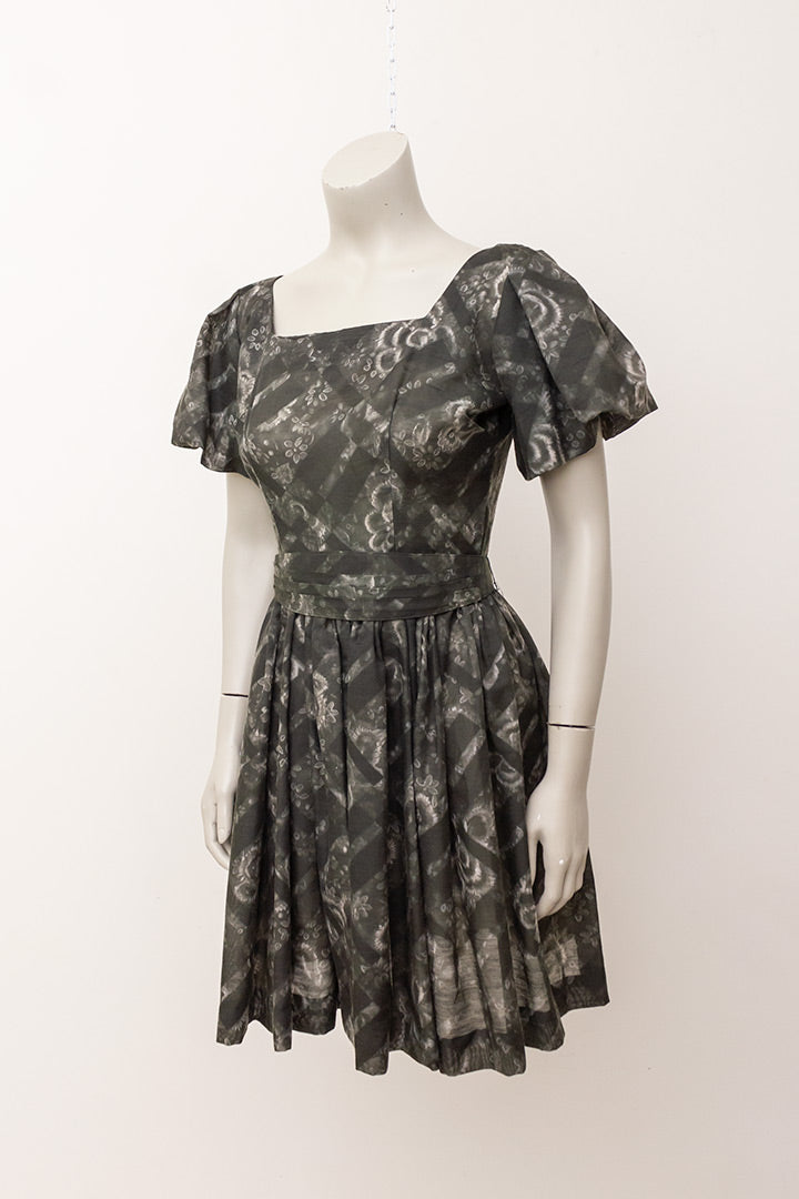 Grijze vintage jurk met pofmouwtjes en ceintuur Jonathan Logan