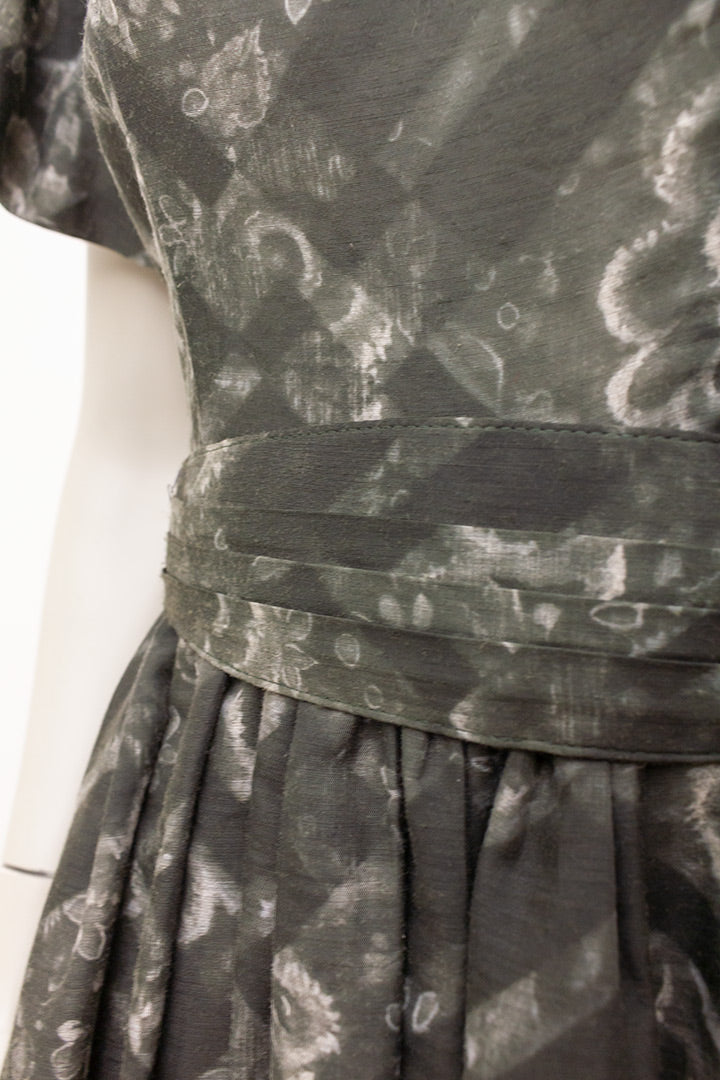 Grijze vintage jurk met pofmouwtjes en ceintuur Jonathan Logan
