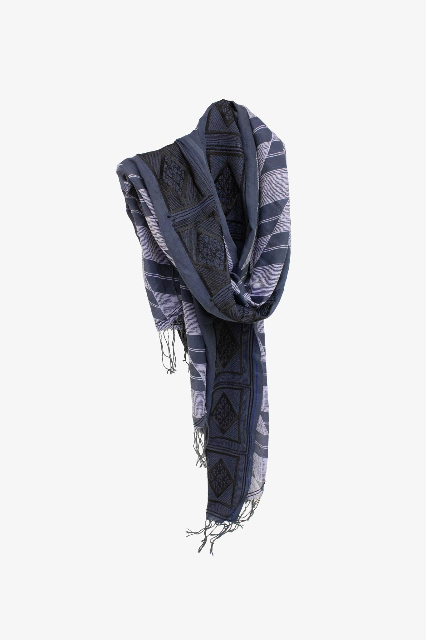 Donkerblauwe grote zijden Dries van Noten sjaal met geborduurde rand en franjes