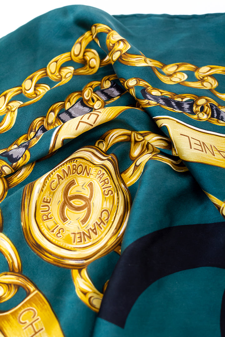 Groene Chanel zijden sjaal met print van chains vintage