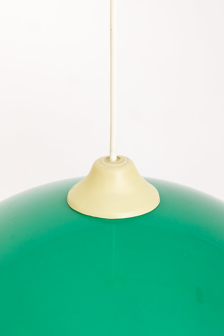 Groene vintage hanglamp met kunststof kap en glas-look onderzijde