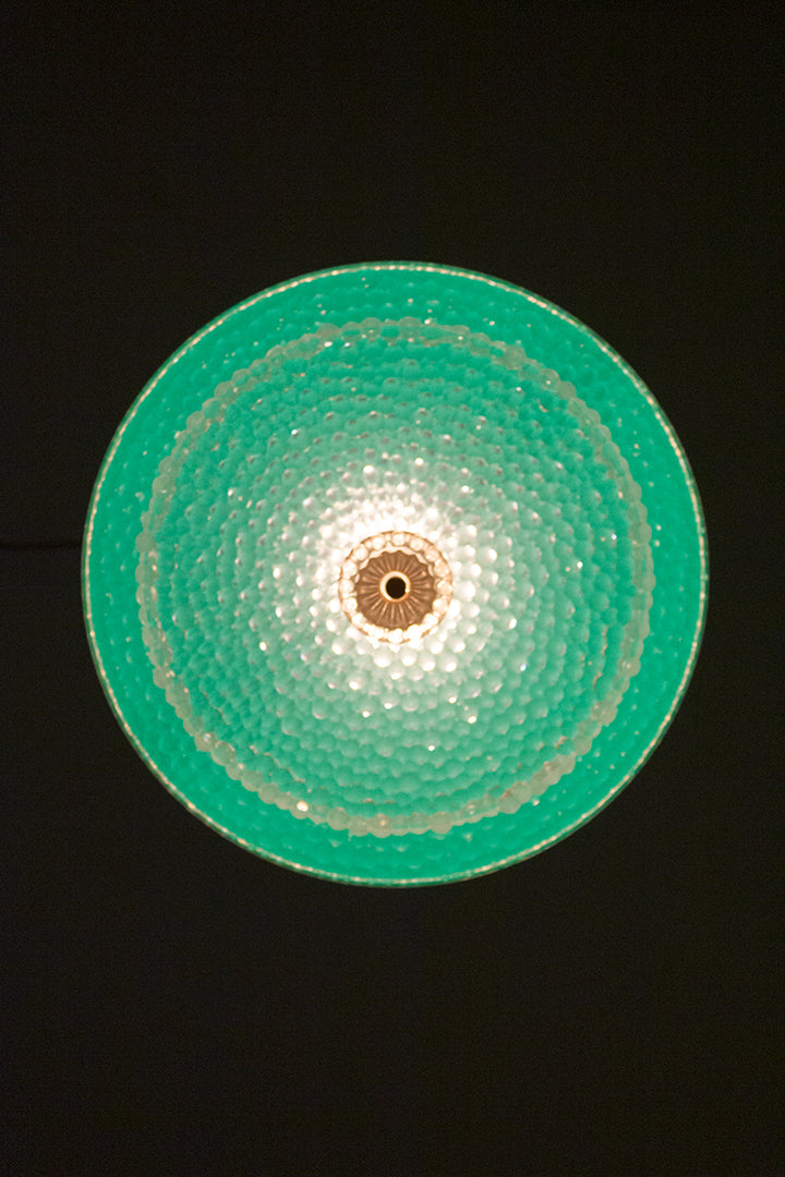 Groene vintage hanglamp met kunststof kap en glas-look onderzijde