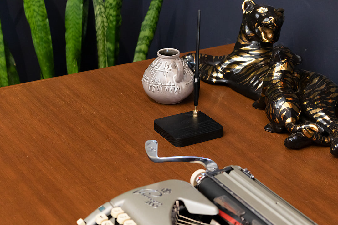Groot vintage bureau van teakhout met veel opbergruimte