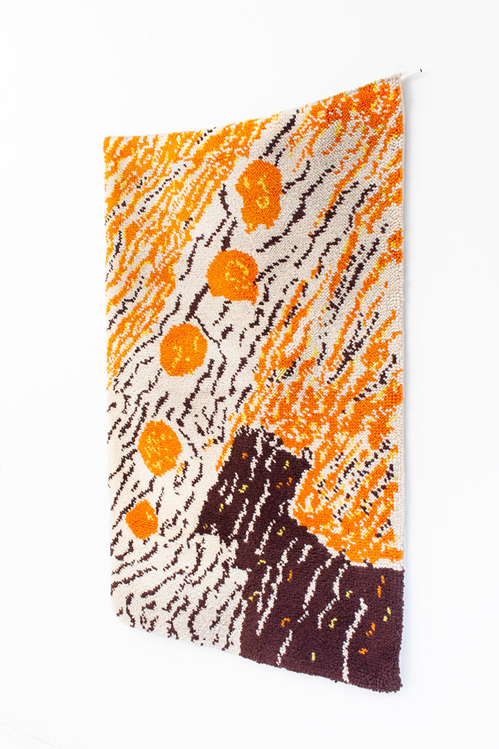 Groot vintage wandkleed seventies oranje beige bruin met gele details