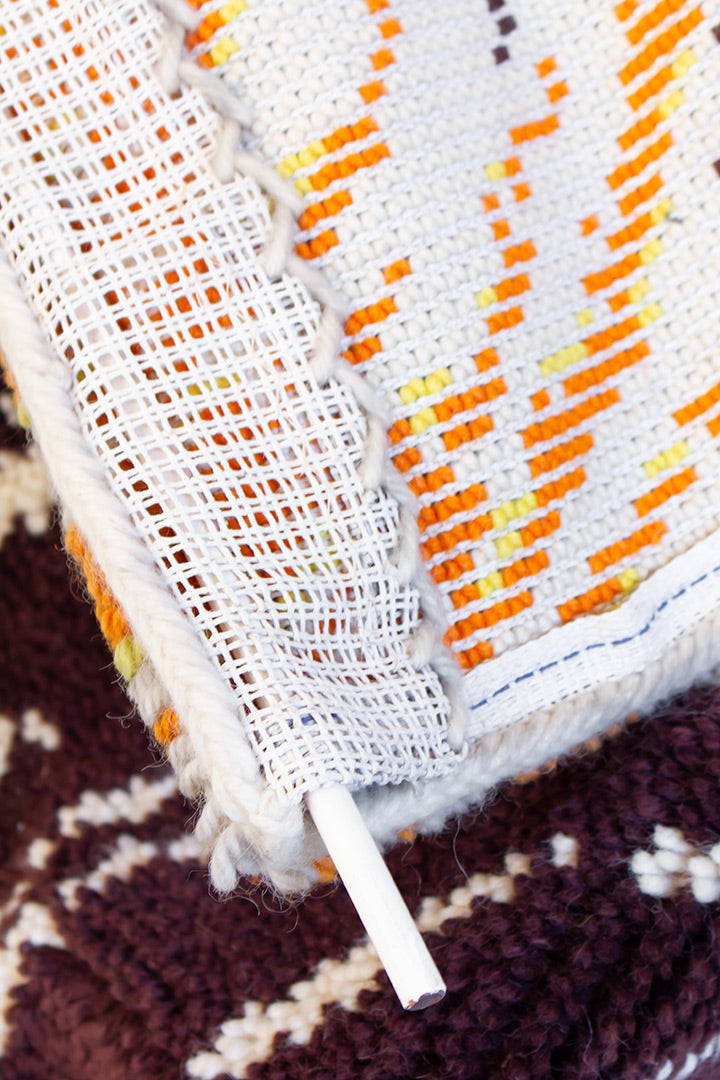 Groot vintage wandkleed seventies oranje beige bruin met gele details