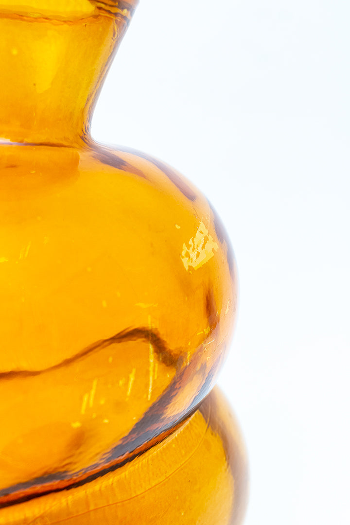 Grote glazen karaf voor wijn met dop