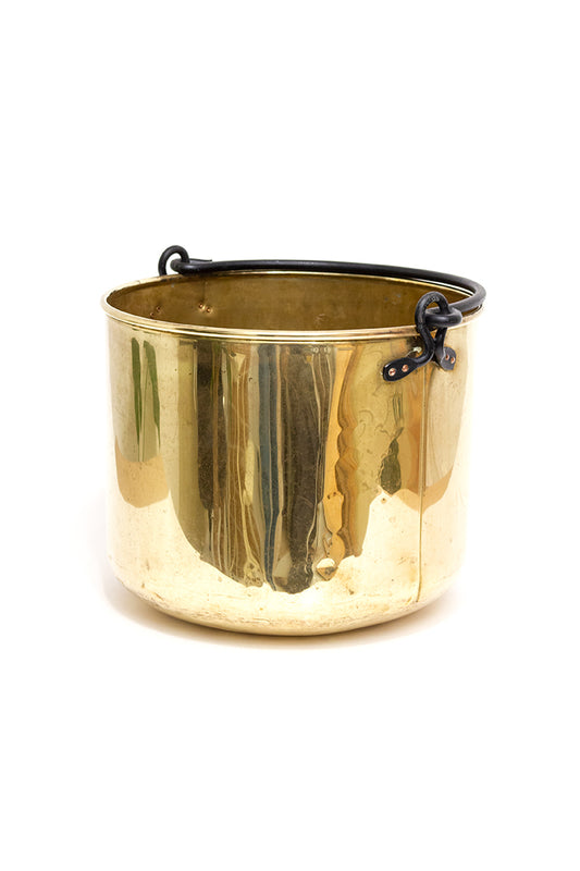 Grote messing pot met zwart hengsel