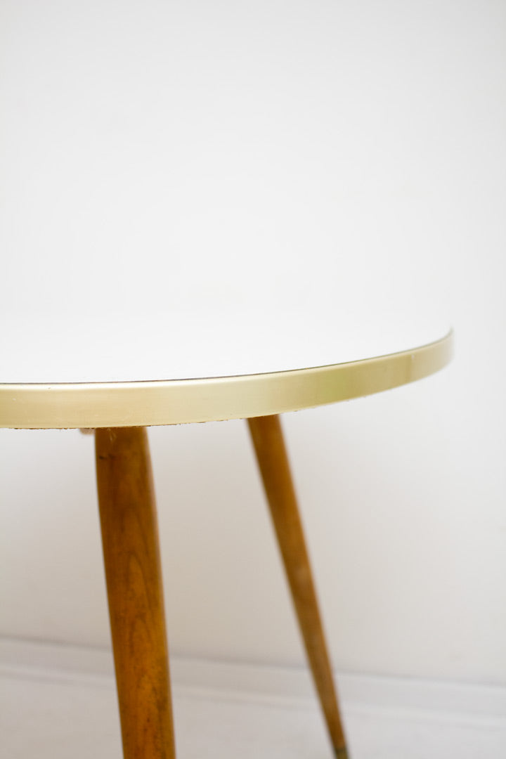 Vintage grote driepoot formica bijzettafel