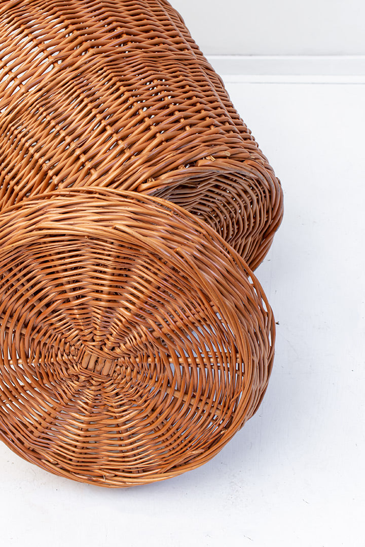 Grote vintage mand van gevlochten wilgentenen met deksel