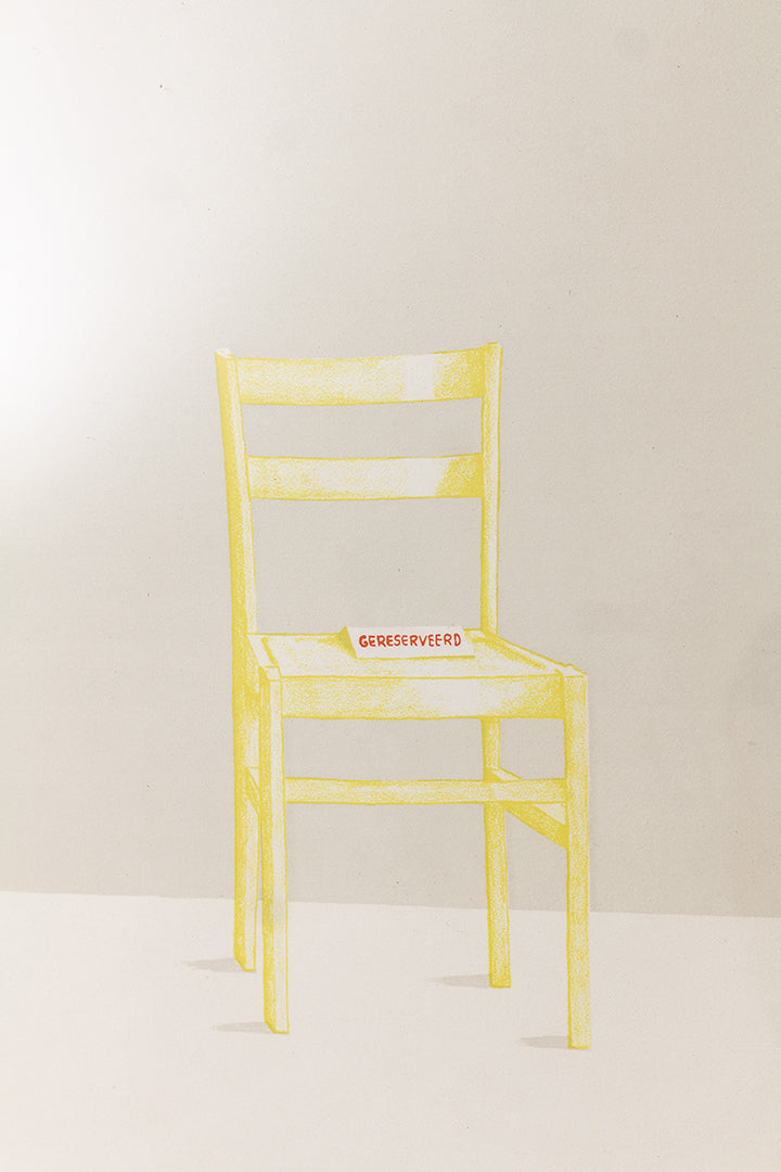 Grote vintage litho drie gele stoelen 1975 'gereserveerd'