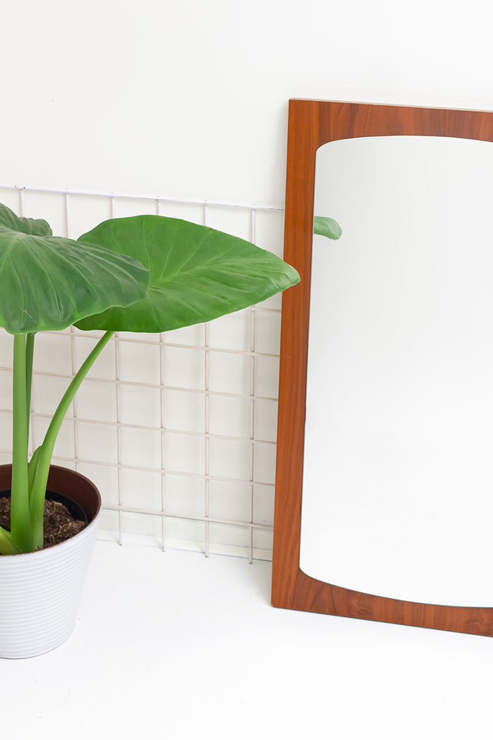 Grote vintage houten spiegel op teakfineer