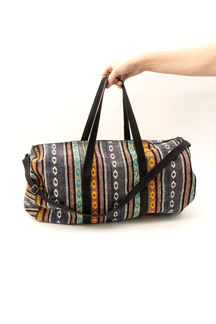 Grote vintage weekendtas Ikat met gekleurde banen