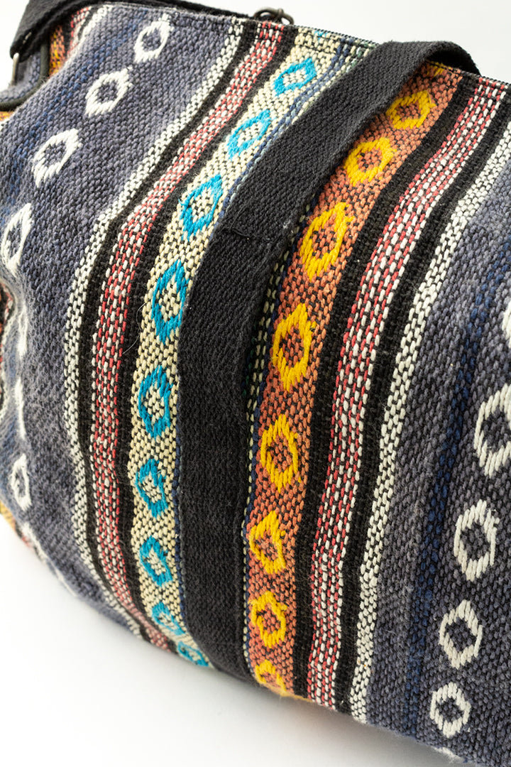Grote vintage weekendtas Ikat met gekleurde banen