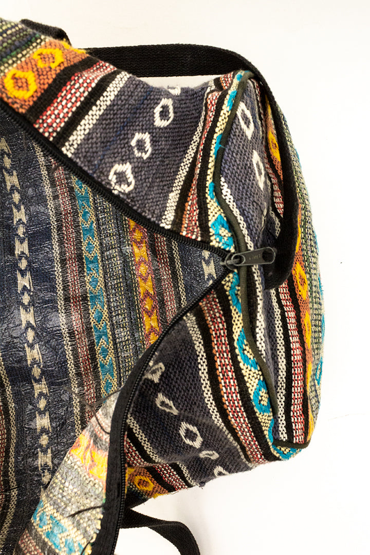 Grote vintage weekendtas Ikat met gekleurde banen