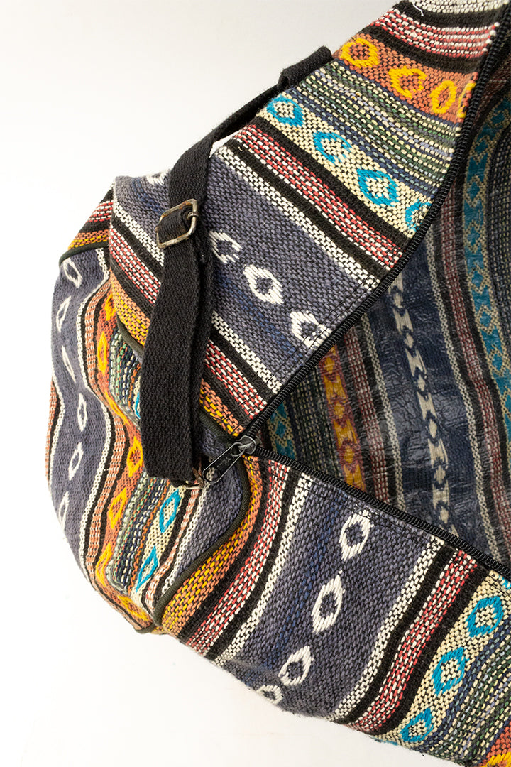 Grote vintage weekendtas Ikat met gekleurde banen
