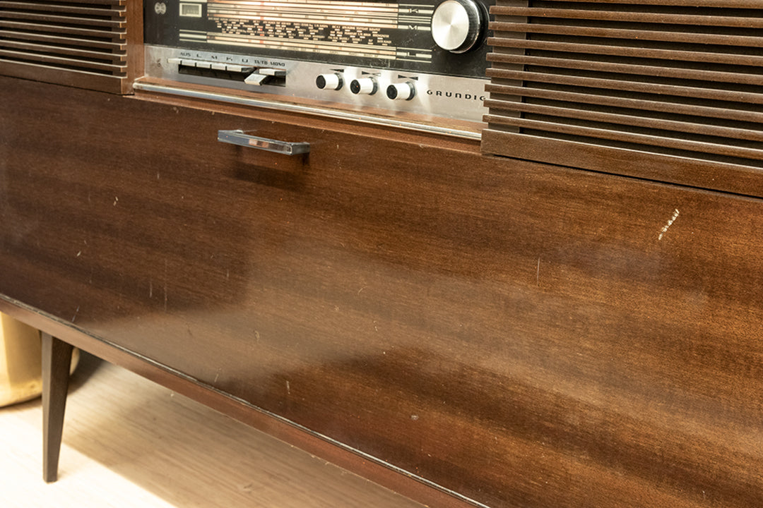 Grundig KS 1550 a vintage radiomeubel donker houtfineer