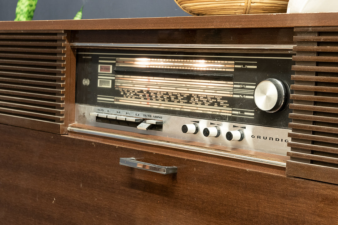 Grundig KS 1550 a vintage radiomeubel donker houtfineer