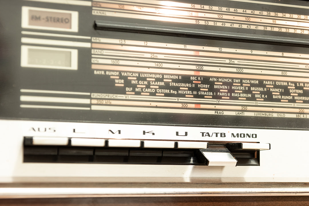 Grundig KS 1550 a vintage radiomeubel donker houtfineer