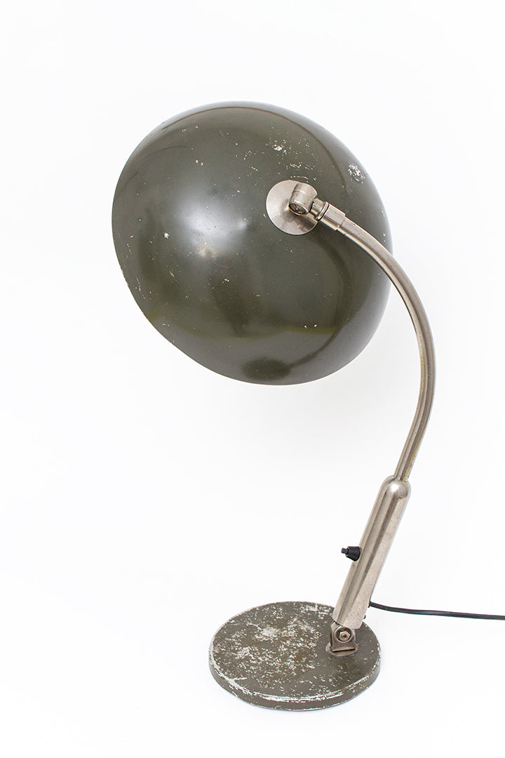 Hala Busquet P-144 legergroene bureaulamp jaren 50 landmacht
