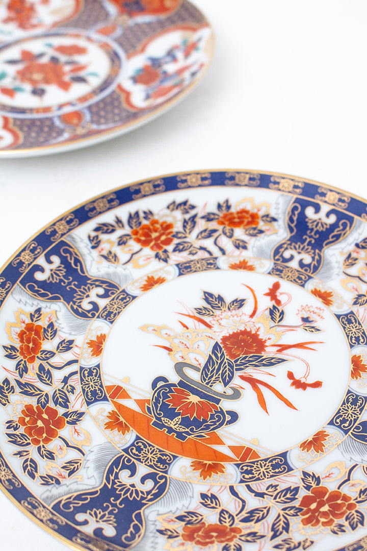 Handgeschilderde bordjes van porselein in Japanse Imari stijl