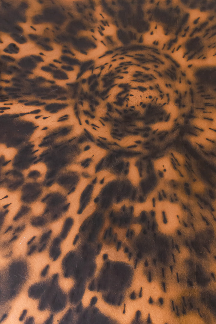 Hollywood Regency koperkleurige cheetah salontafel