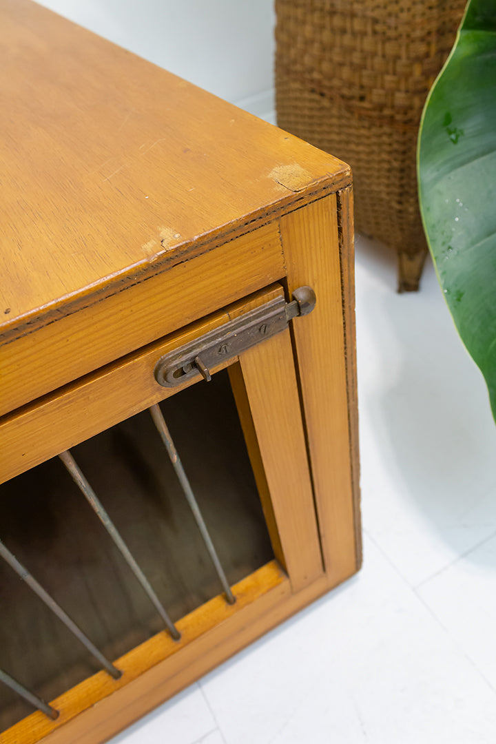 Hondenbench van hout vintage met handvatten aan de zijkant